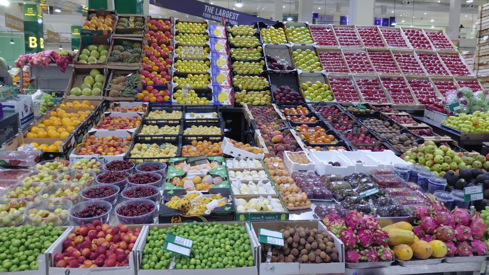Fruit market in Dubai