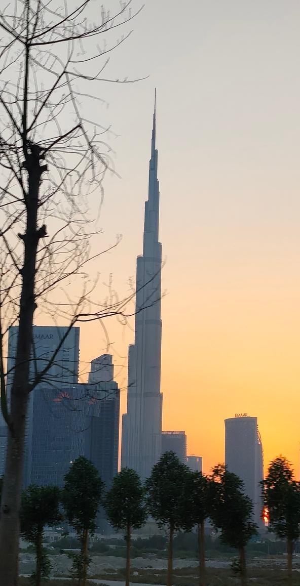 Burj Khalifa y Downtown Dubái al atardecer
